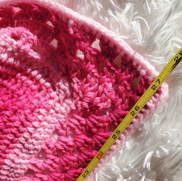 Pink hand knitted and crochet blanket - Picture 2 of 6